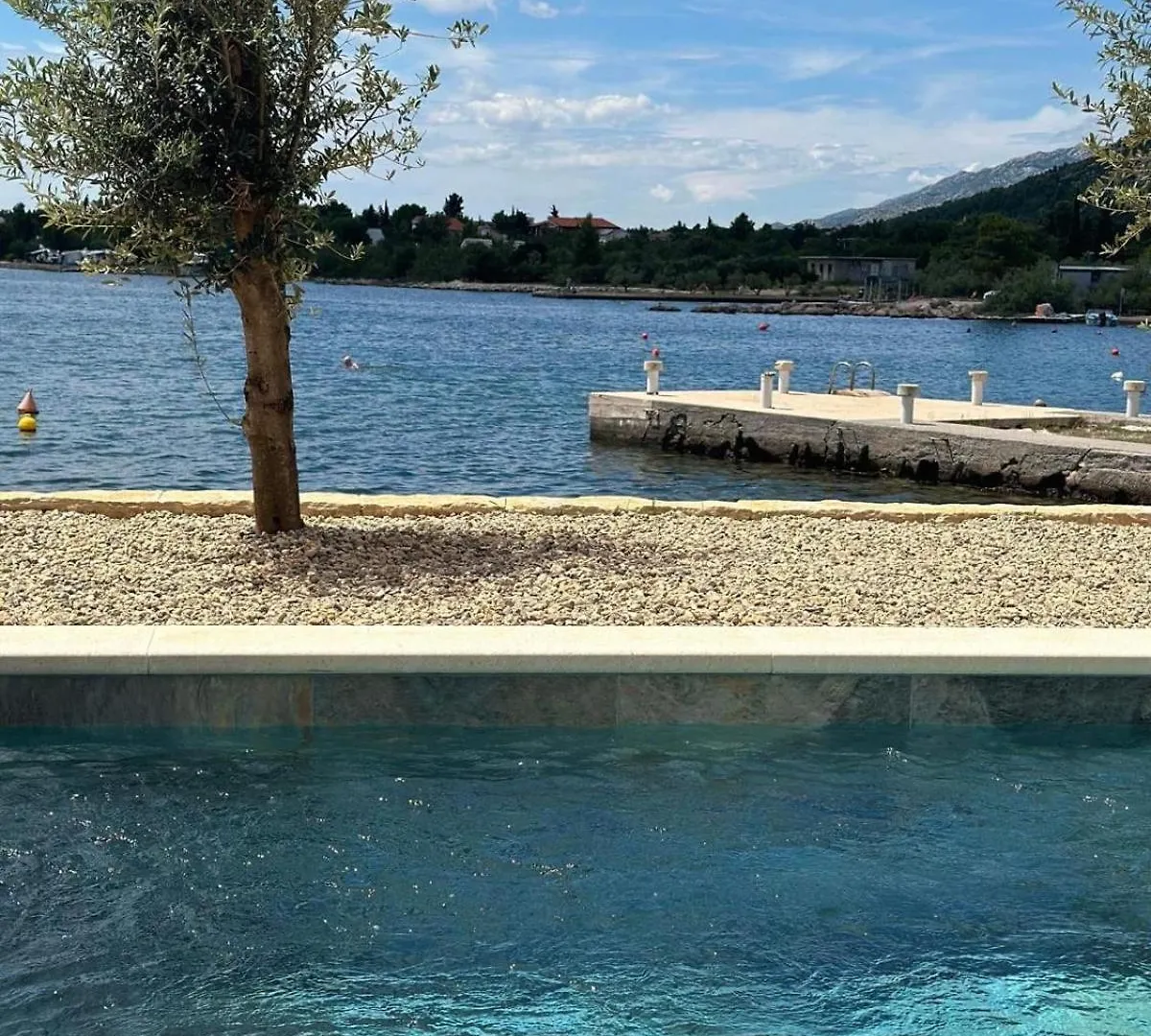 סלינה Beachfront Escape Villa Nevera