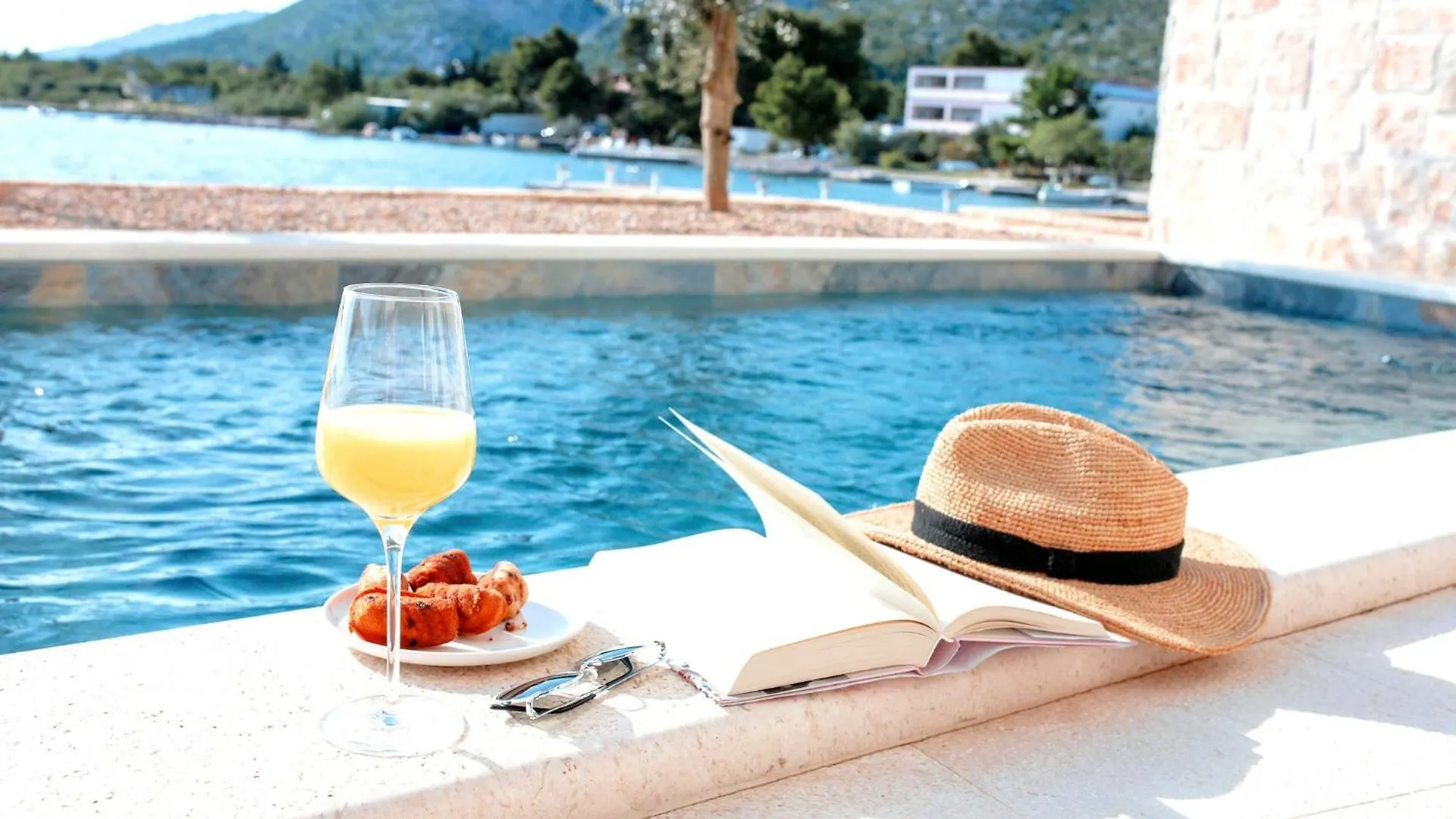 סלינה Beachfront Escape Villa Nevera