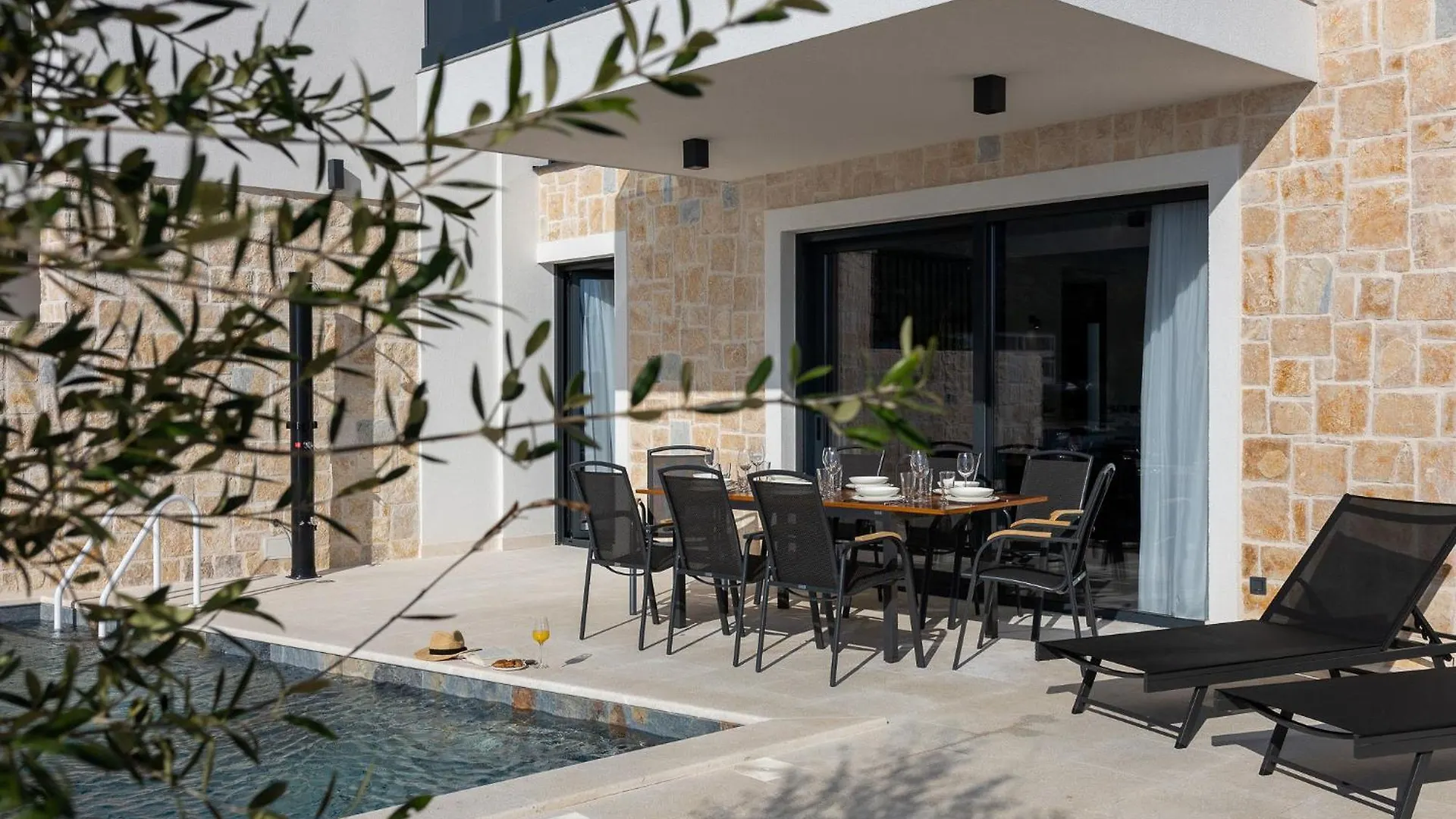 Beachfront Escape Villa Nevera Seline