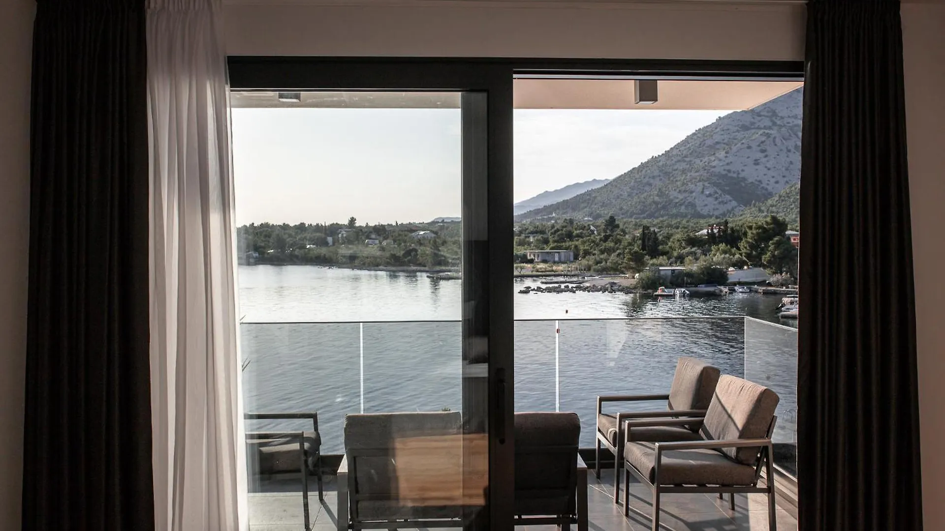 Beachfront Escape Villa Nevera Seline